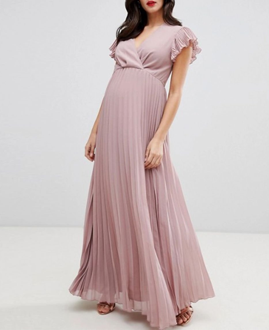 Elegant chiffon wrap maternity photo capturing a glowing mother-to-be in soft, flowing fabric, highlighting pregnancy's beauty and grace.