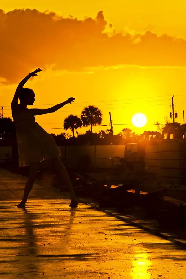 Bridal-Dancing-In-The-Sunlight